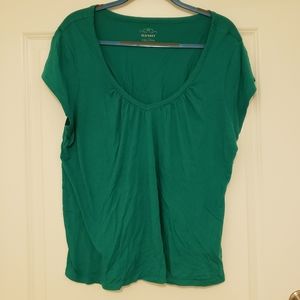 green old navy t-shirt